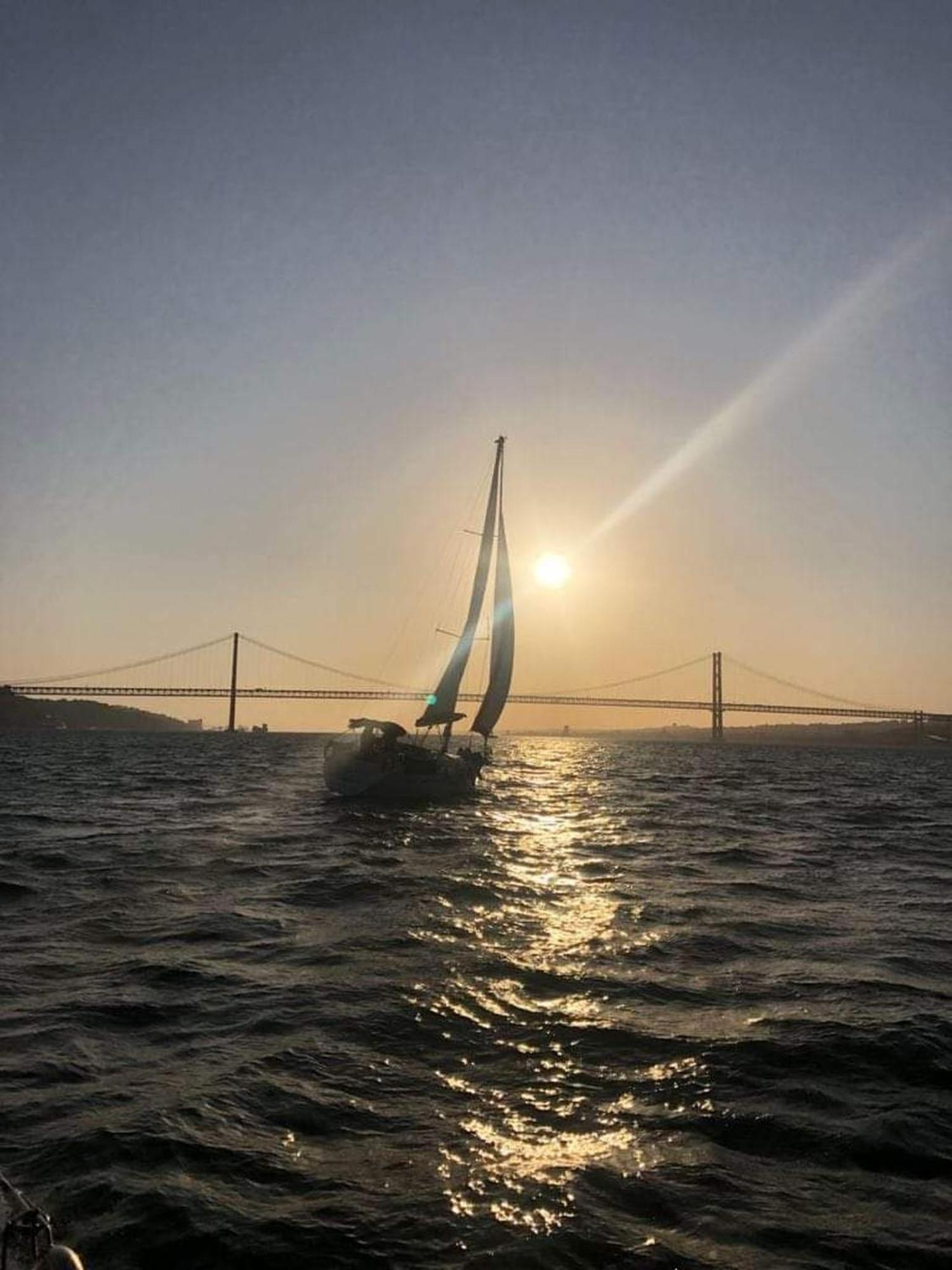 Apartment Be Local - Sleep Aboard The Santa Maria Sailing Boat In Lissabon